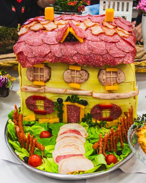 Cold cuts Easter house with salami and egg details