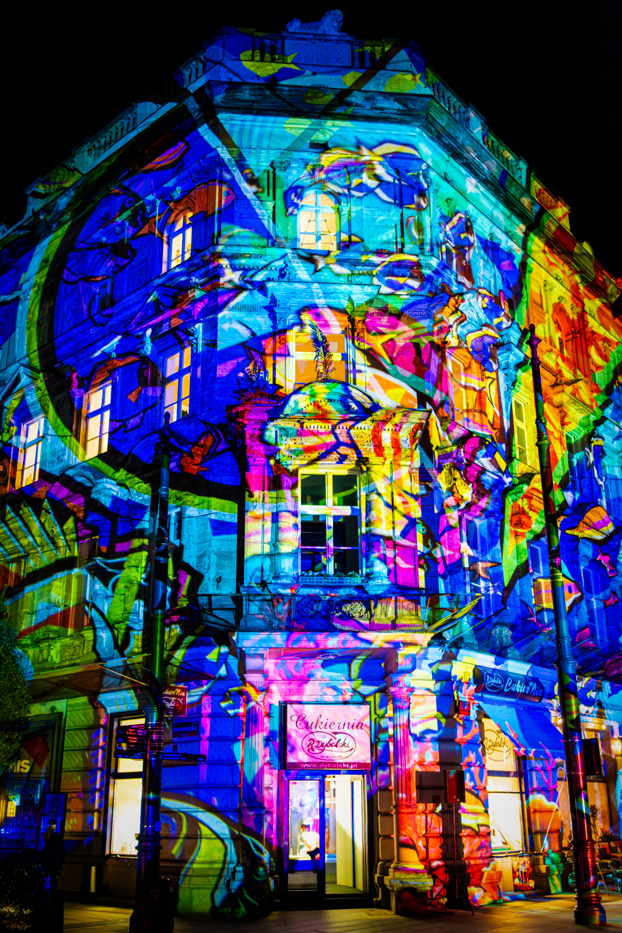 3D projection mapping on a historic building in Łódź during the 2025 Light Move Festival